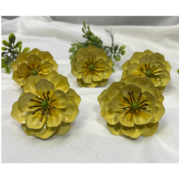 3001- Beautiful Set Of 5 Vintage Metal Flower Napkin Rings Enamel Floral Decor.